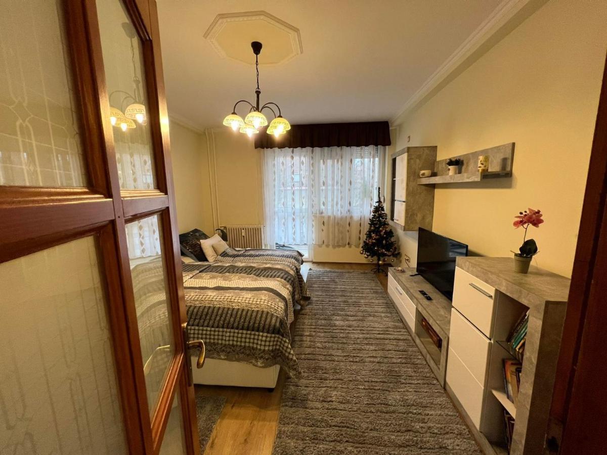 Anna Gyoengye Apartman Debrecen Exterior foto